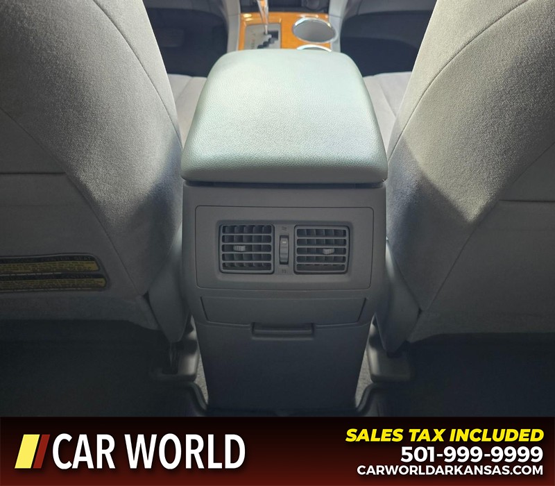 Toyota Highlander Hybrid Vehicle Full-screen Gallery Image 19