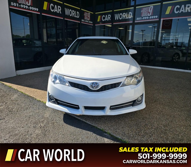 Toyota Camry Vehicle Full-screen Gallery Image 2