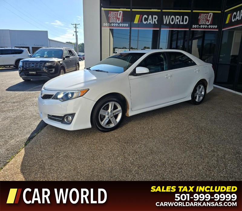 Toyota Camry Vehicle Full-screen Gallery Image 3