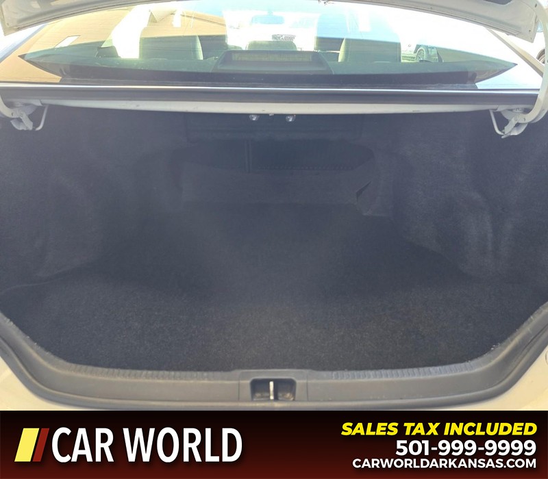 Toyota Camry Vehicle Full-screen Gallery Image 13
