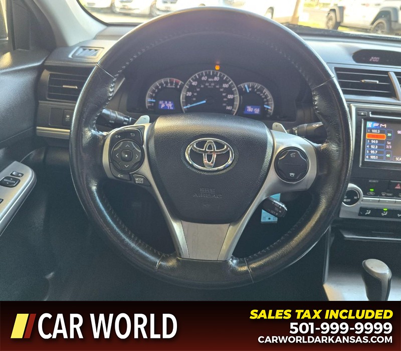 Toyota Camry Vehicle Full-screen Gallery Image 15