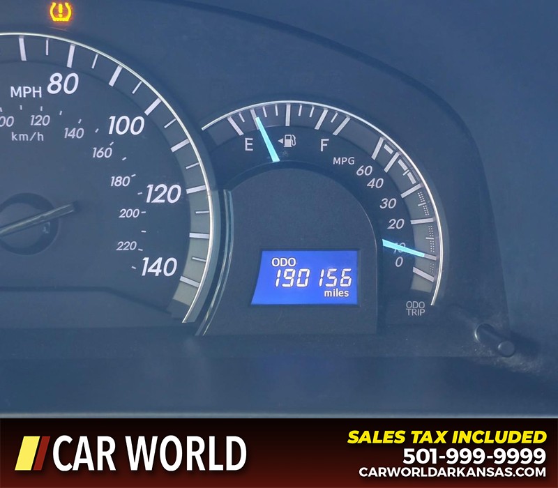 Toyota Camry Vehicle Full-screen Gallery Image 16