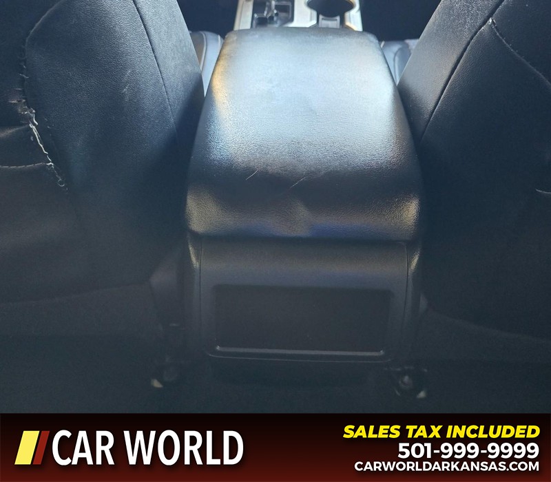 Toyota Camry Vehicle Full-screen Gallery Image 19