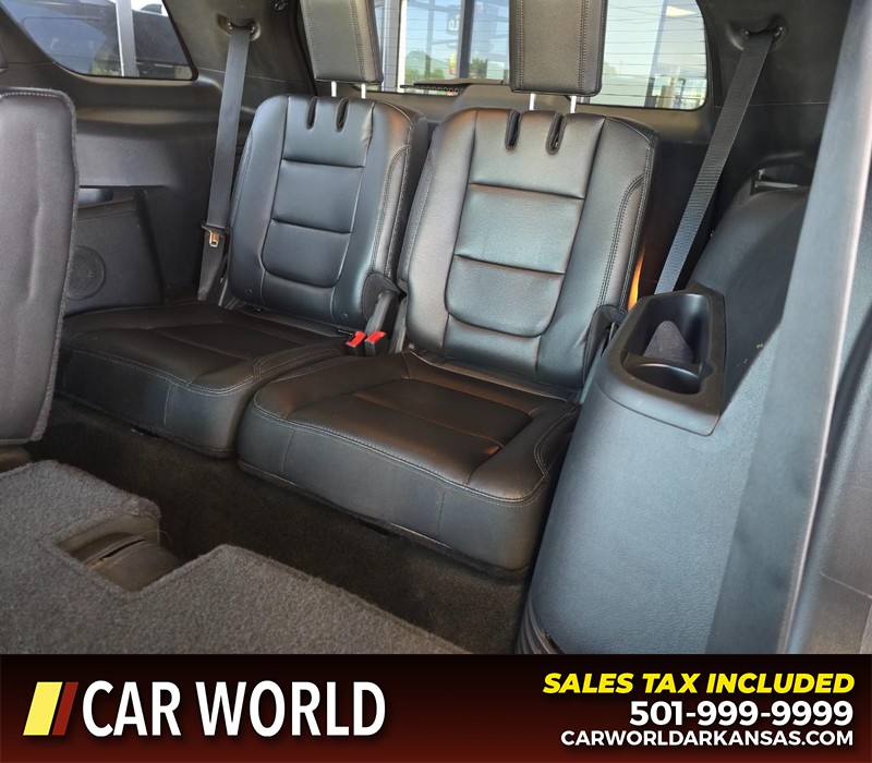 Ford Explorer Vehicle Full-screen Gallery Image 12