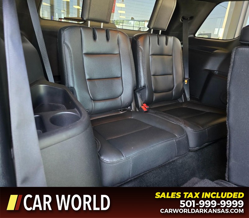 Ford Explorer Vehicle Full-screen Gallery Image 15
