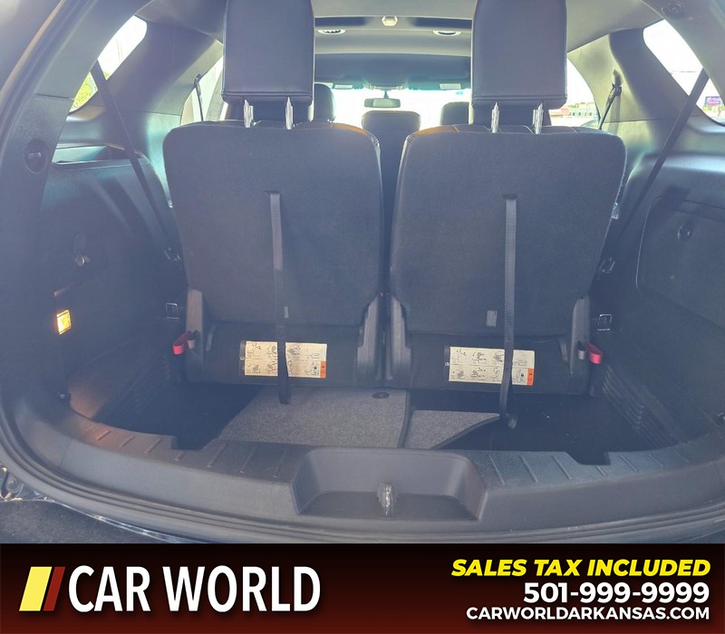 Ford Explorer Vehicle Full-screen Gallery Image 16
