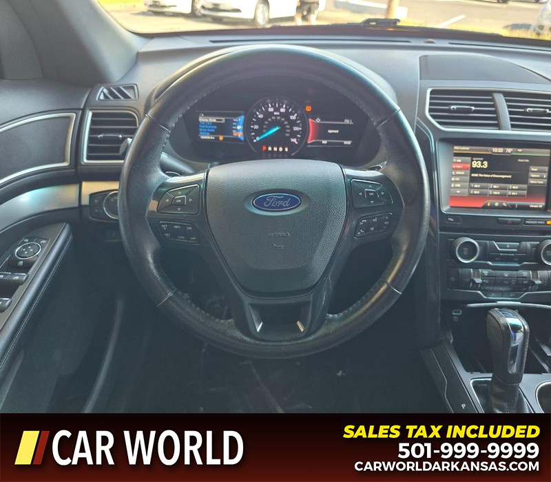 Ford Explorer Vehicle Full-screen Gallery Image 19