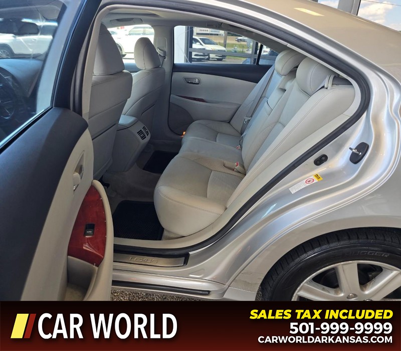 Lexus ES 350 Vehicle Full-screen Gallery Image 10