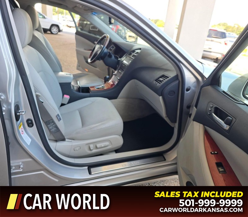 Lexus ES 350 Vehicle Full-screen Gallery Image 12