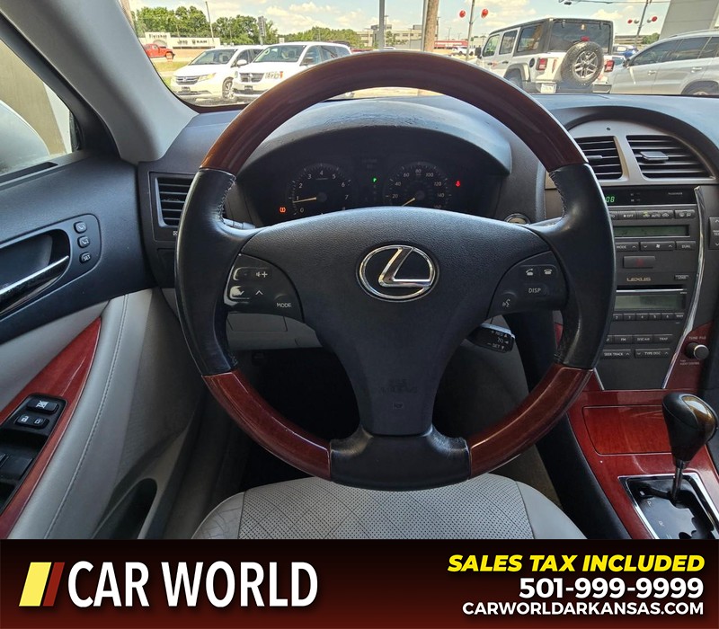 Lexus ES 350 Vehicle Full-screen Gallery Image 15