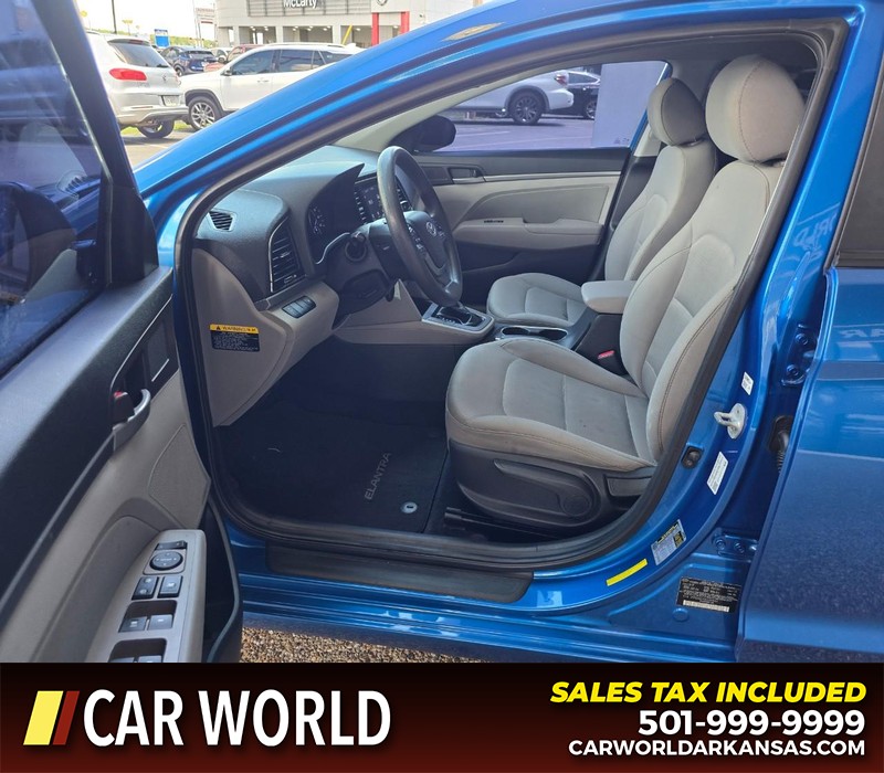 Hyundai Elantra Vehicle Full-screen Gallery Image 8