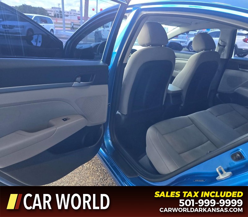Hyundai Elantra Vehicle Full-screen Gallery Image 9