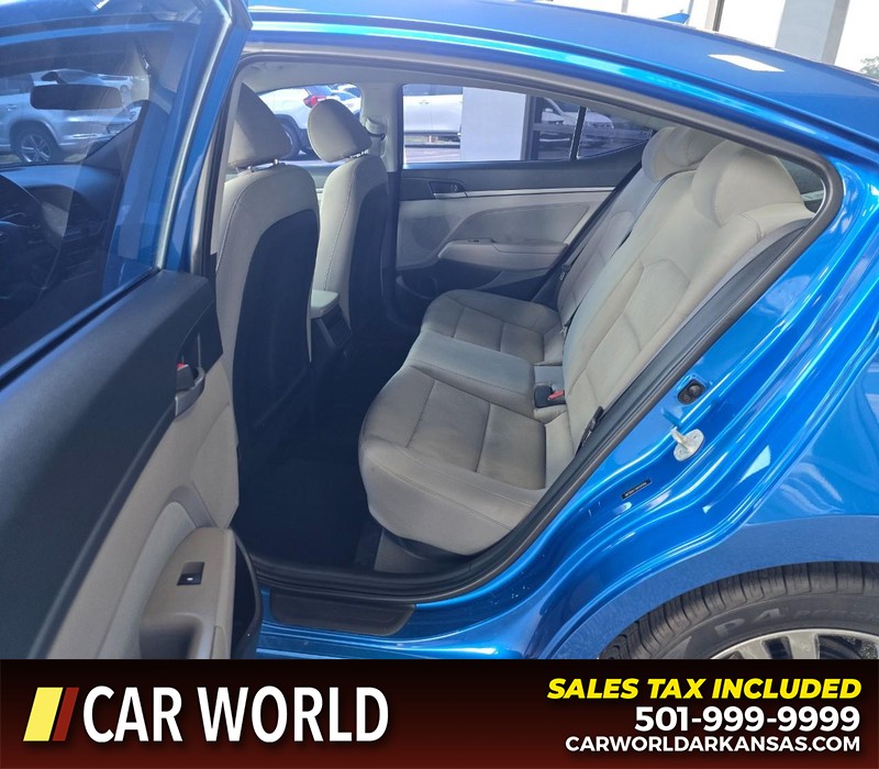 Hyundai Elantra Vehicle Full-screen Gallery Image 10