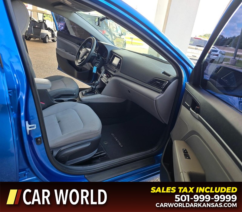 Hyundai Elantra Vehicle Full-screen Gallery Image 11