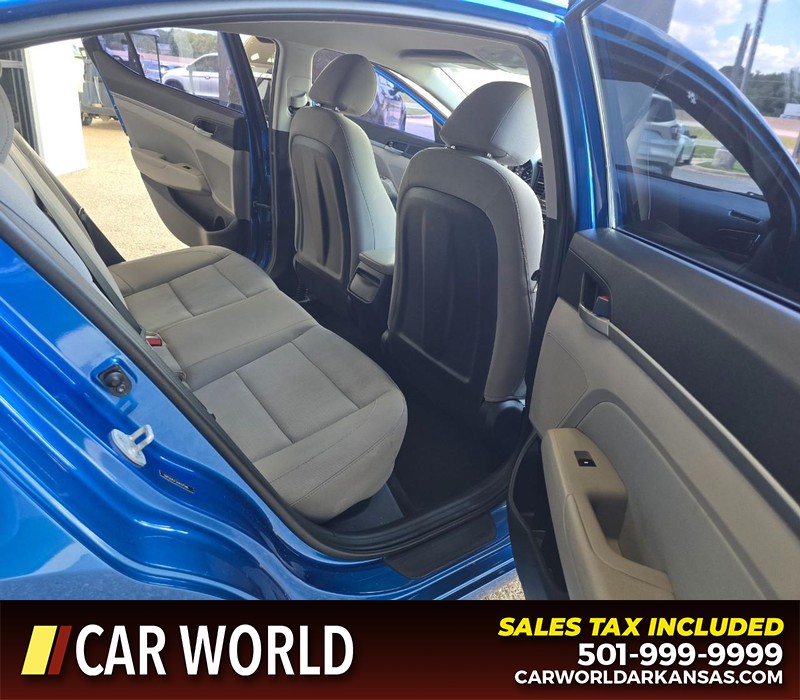 Hyundai Elantra Vehicle Full-screen Gallery Image 12