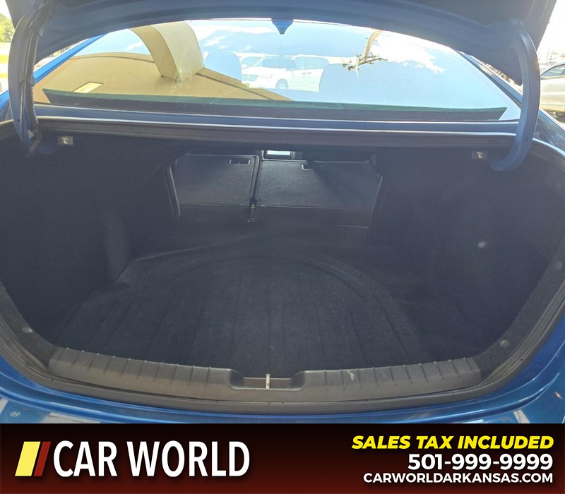 Hyundai Elantra Vehicle Full-screen Gallery Image 14