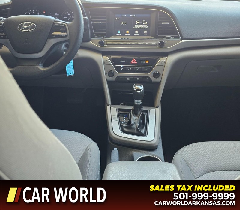 Hyundai Elantra Vehicle Full-screen Gallery Image 18