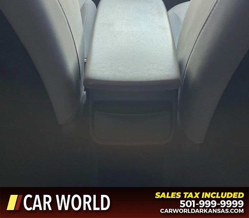 Hyundai Elantra Vehicle Full-screen Gallery Image 19