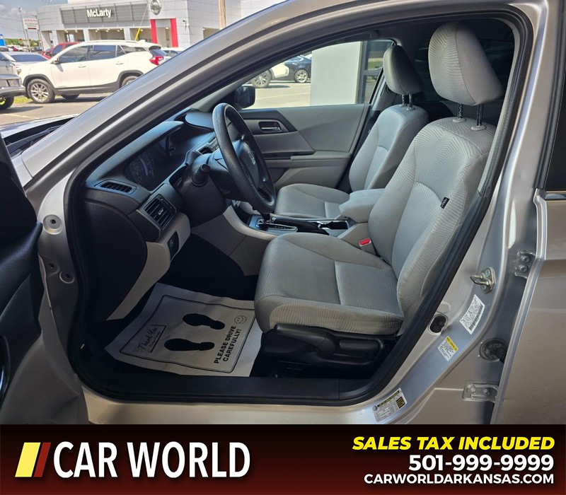 Honda Accord Sedan Vehicle Full-screen Gallery Image 8