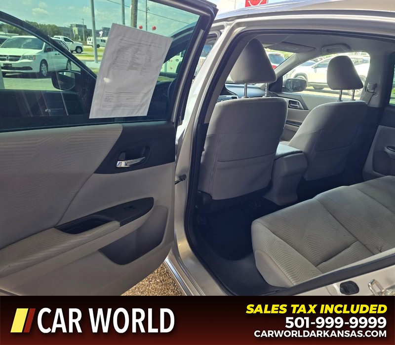 Honda Accord Sedan Vehicle Full-screen Gallery Image 9