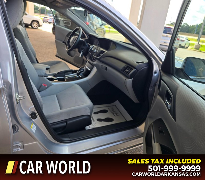 Honda Accord Sedan Vehicle Full-screen Gallery Image 11