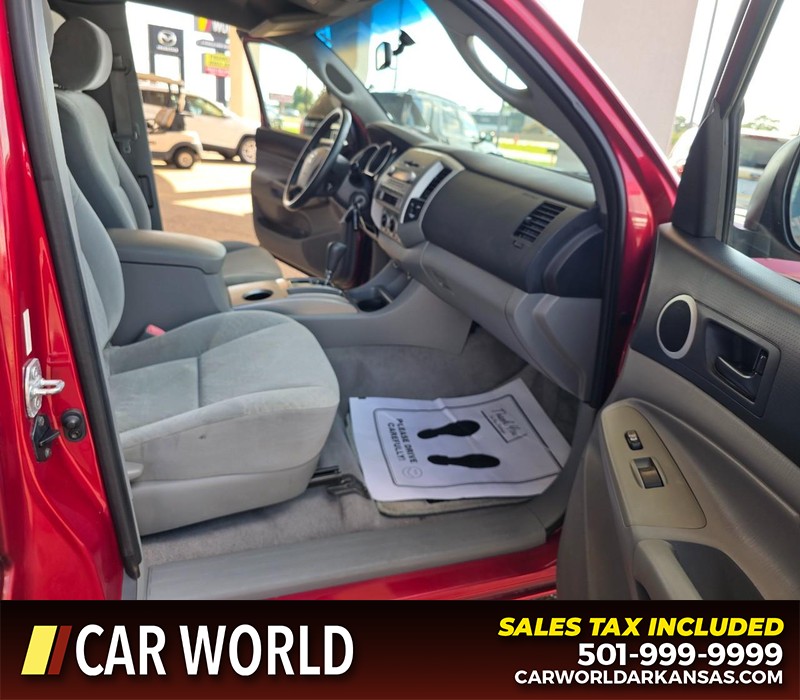 Toyota Tacoma Vehicle Full-screen Gallery Image 10