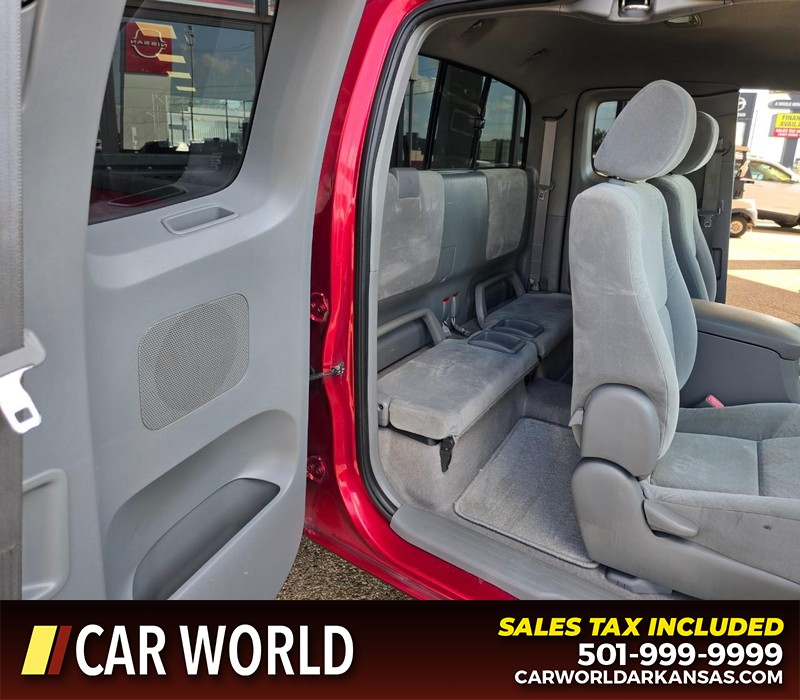Toyota Tacoma Vehicle Full-screen Gallery Image 11