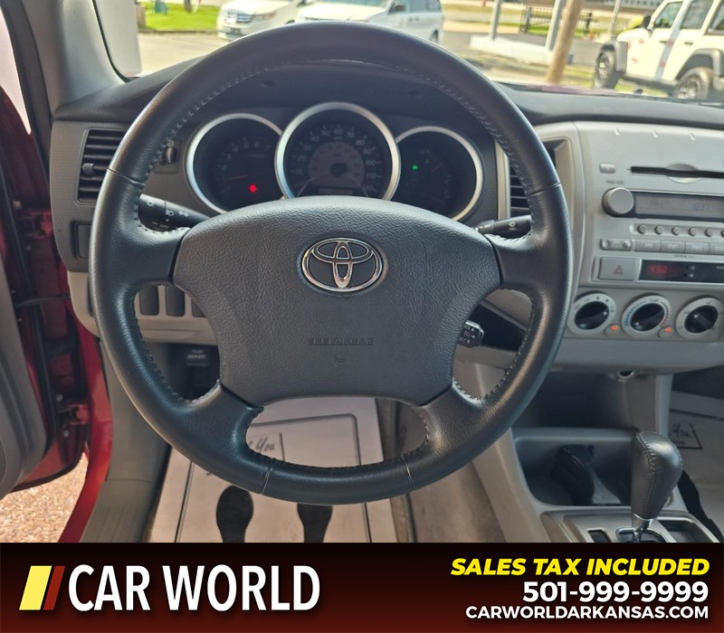 Toyota Tacoma Vehicle Full-screen Gallery Image 13