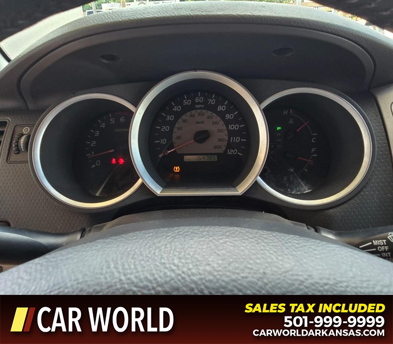 Toyota Tacoma Vehicle Full-screen Gallery Image 15