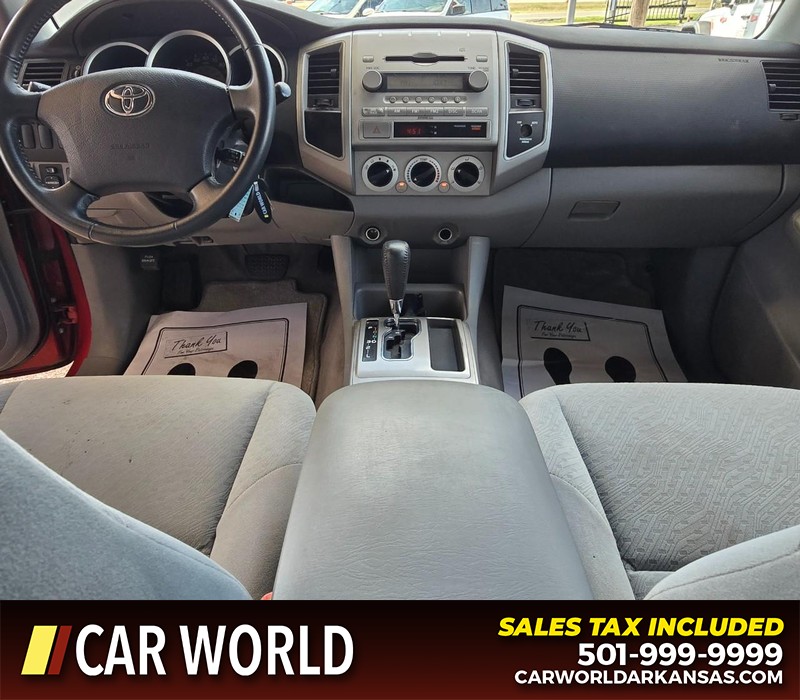 Toyota Tacoma Vehicle Full-screen Gallery Image 16