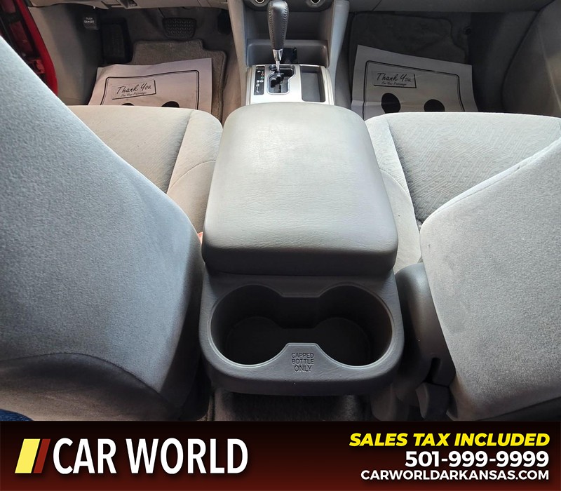 Toyota Tacoma Vehicle Full-screen Gallery Image 17