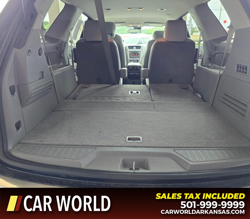 GMC Acadia Limited Vehicle Full-screen Gallery Image 16