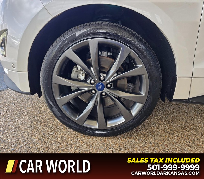 Ford Edge Vehicle Full-screen Gallery Image 6