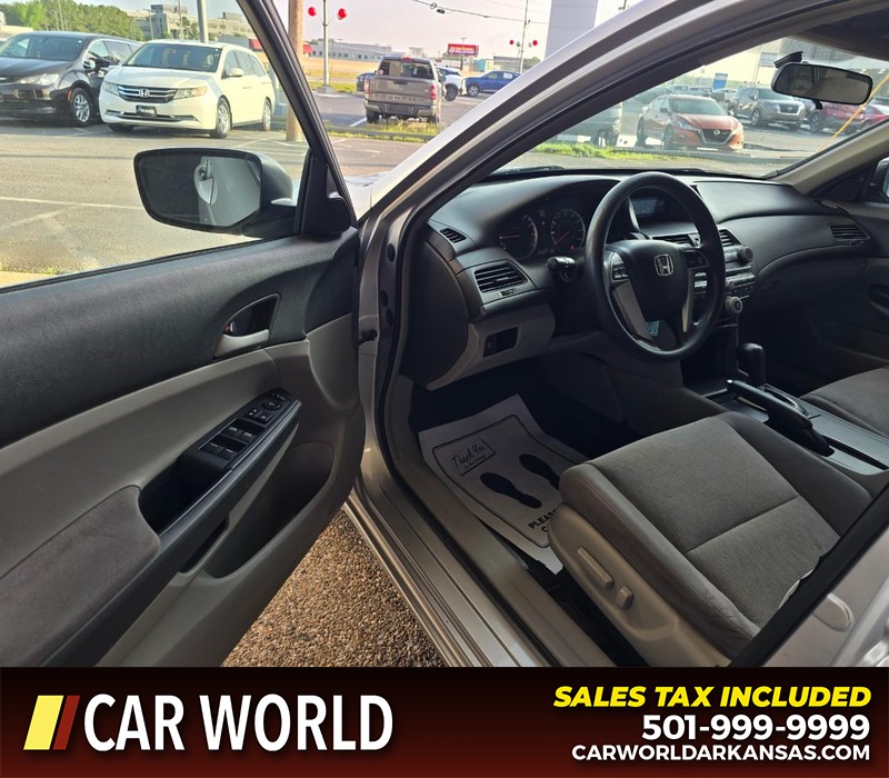 Honda Accord Sedan Vehicle Full-screen Gallery Image 7