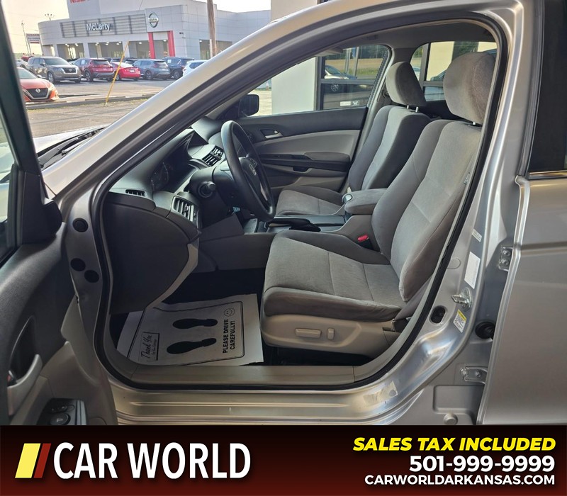 Honda Accord Sedan Vehicle Full-screen Gallery Image 8