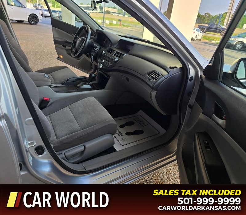 Honda Accord Sedan Vehicle Full-screen Gallery Image 11