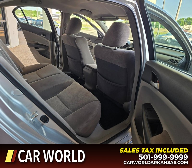 Honda Accord Sedan Vehicle Full-screen Gallery Image 12