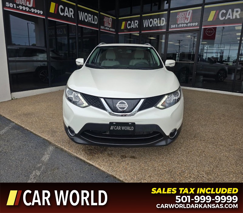 Nissan Rogue Sport Vehicle Full-screen Gallery Image 2