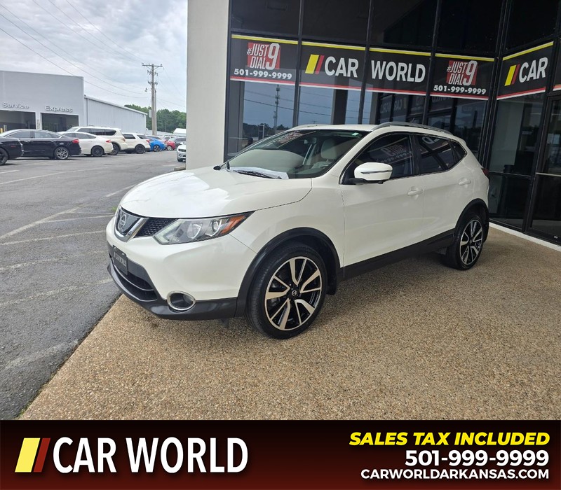 Nissan Rogue Sport Vehicle Full-screen Gallery Image 3