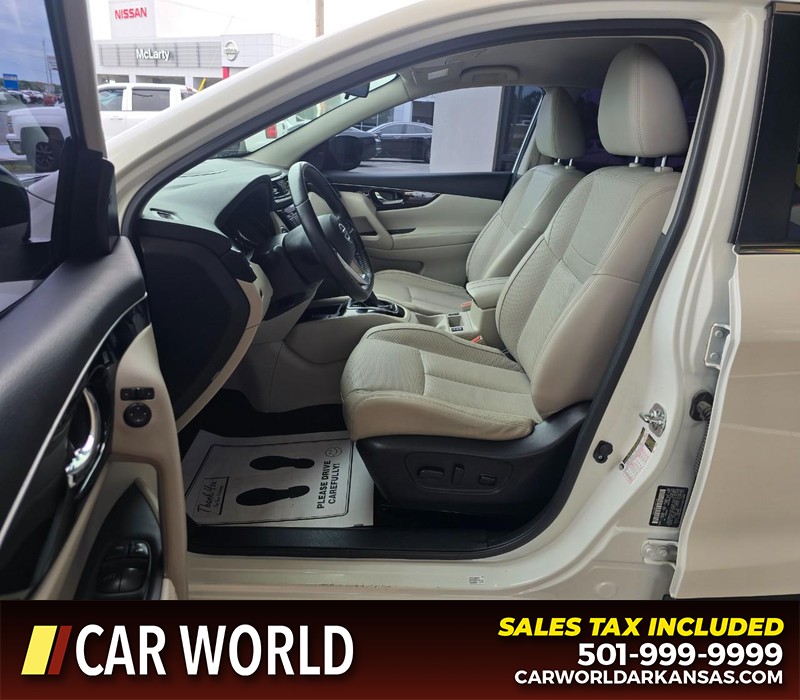 Nissan Rogue Sport Vehicle Full-screen Gallery Image 8