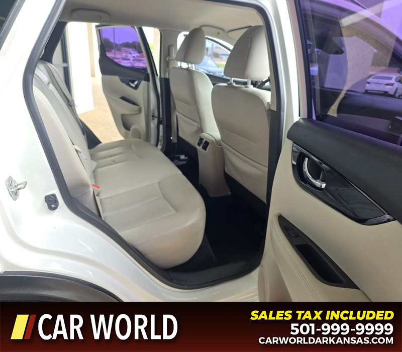 Nissan Rogue Sport Vehicle Full-screen Gallery Image 12