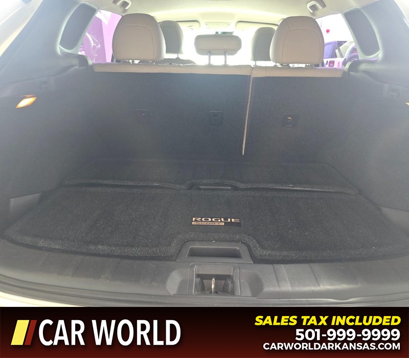 Nissan Rogue Sport Vehicle Full-screen Gallery Image 13
