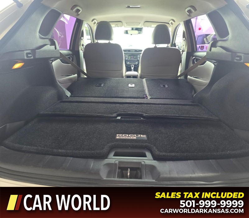 Nissan Rogue Sport Vehicle Full-screen Gallery Image 14