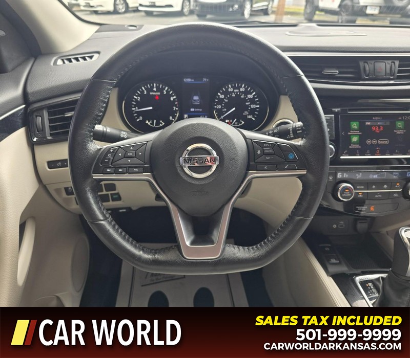 Nissan Rogue Sport Vehicle Full-screen Gallery Image 15