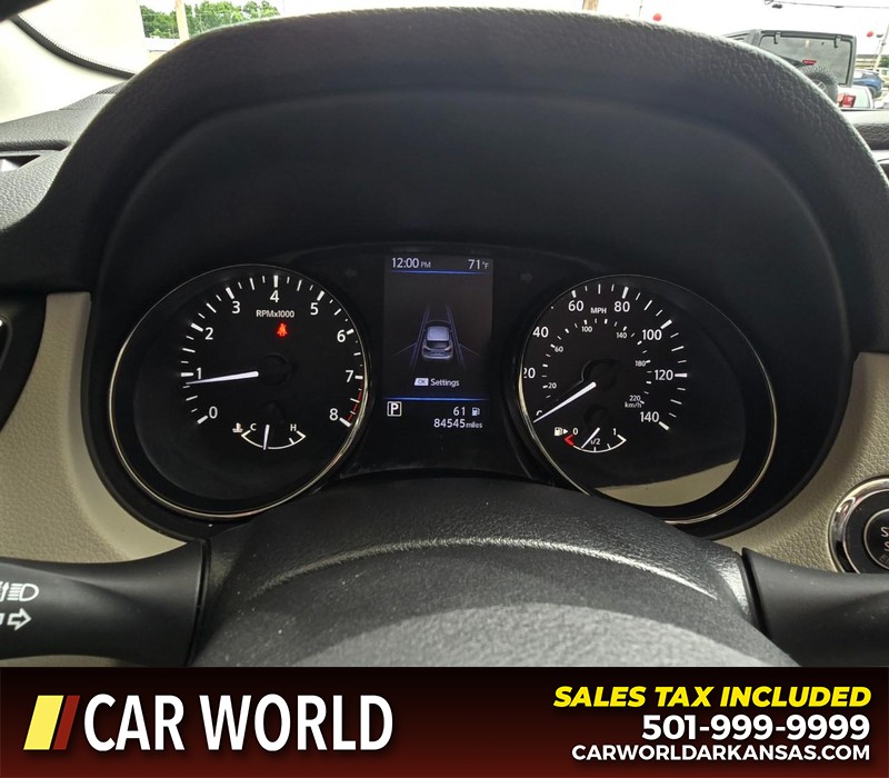 Nissan Rogue Sport Vehicle Full-screen Gallery Image 17