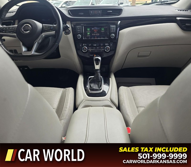 Nissan Rogue Sport Vehicle Full-screen Gallery Image 18