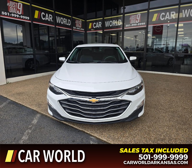Chevrolet Malibu Vehicle Full-screen Gallery Image 2