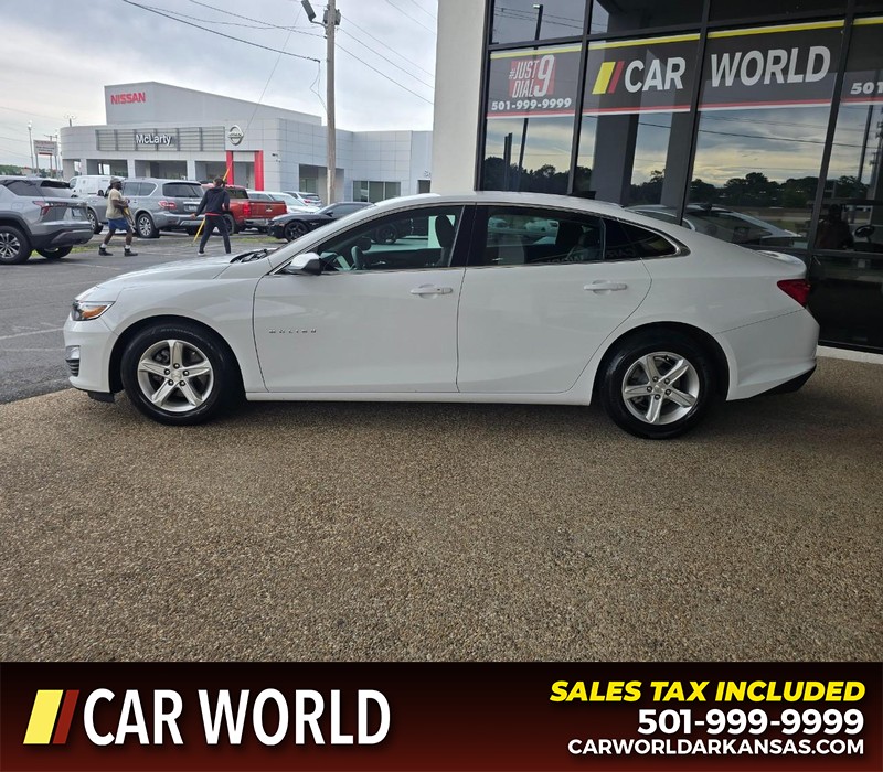 Chevrolet Malibu Vehicle Full-screen Gallery Image 4
