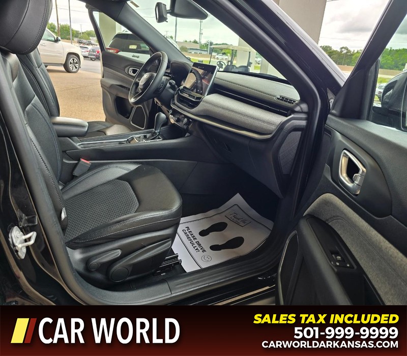 Jeep Compass Vehicle Full-screen Gallery Image 11