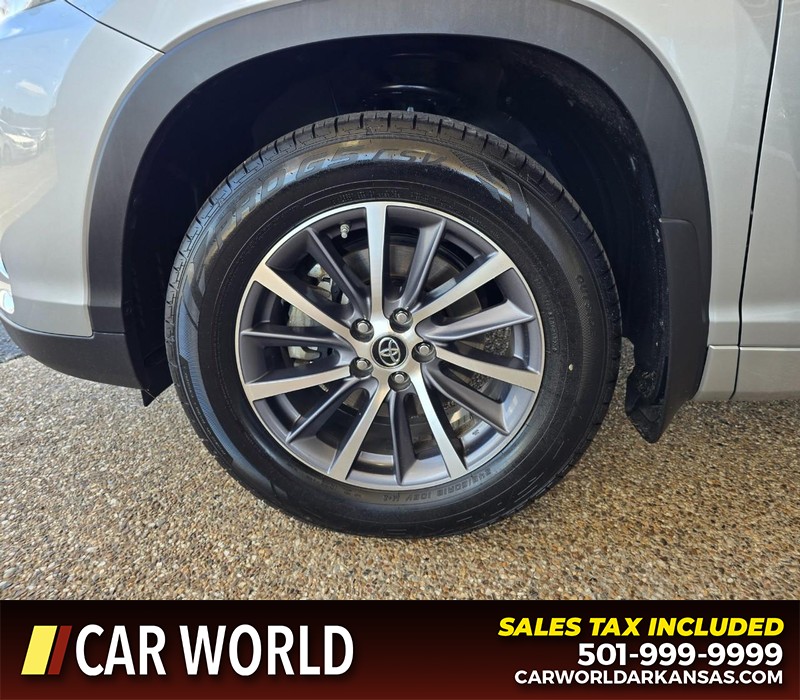 Toyota Highlander Vehicle Full-screen Gallery Image 7